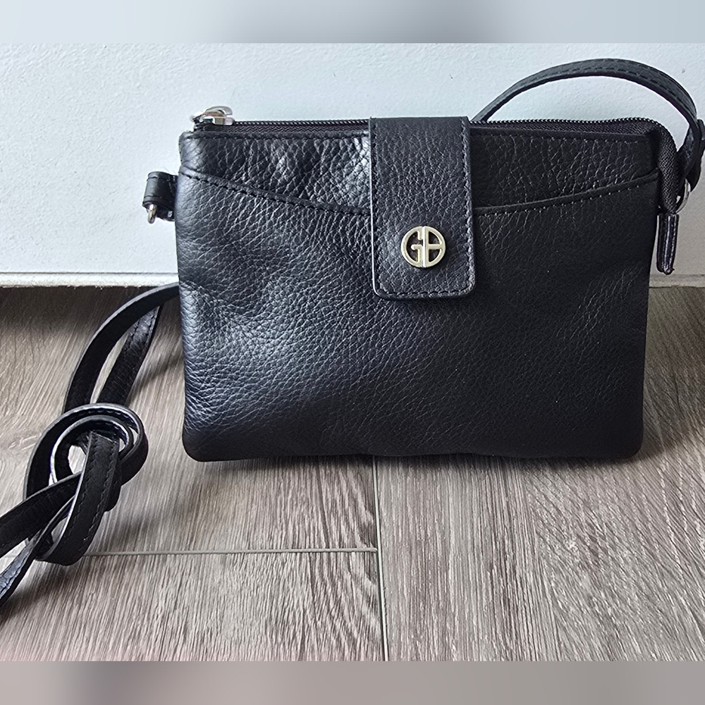 Giani Bernini Black Pebbled Leather Crossbody Bag Gold Logo Snap Pocket Purse